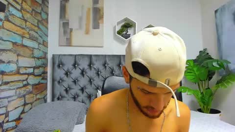 Snapshot of chris_grey2 chatting on 06/17/26, 06:42 chris_grey2 online show from 06/17/26, 06:42