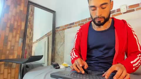 Snapshot of chris_kizz chatting on 12/31/24, 06:13 chris_kizz online show from 12/31/24, 06:13