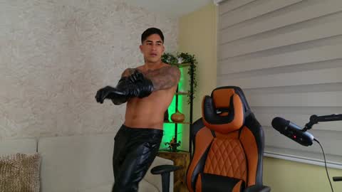 Snapshot of chris_reilly chatting on 12/07/24, 02:42 chris reilly online show from 12/07/24, 02:42