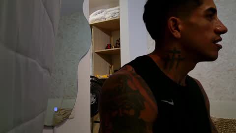 Snapshot of chris_reilly chatting on 02/05/25, 06:48 chris reilly online show from 02/05/25, 06:48