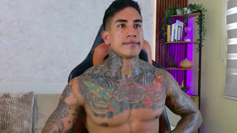 Snapshot of chris_reilly chatting on 09/28/25, 02:44 chris reilly online show from 09/28/25, 02:44