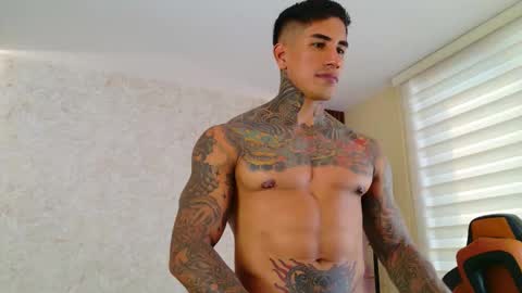 Snapshot of chris_reilly chatting on 10/22/25, 07:46 chris reilly online show from 10/22/25, 07:46