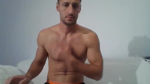 Snapshot of chrisaron chatting on 10/20/25, 03:18 chrisaron online show from 10/20/25, 03:18