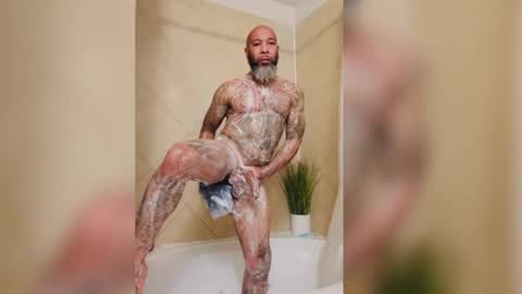 Snapshot of chrisb1981 chatting on 02/18/26, 11:01 KING YAMMY online show from 02/18/26, 11:01