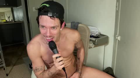 Snapshot of chriscool93 chatting on 01/02/25, 10:48 Content creator  artist online show from 01/02/25, 10:48