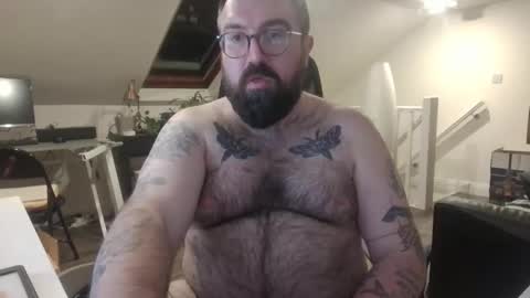 Snapshot of chriscubxxx chatting on 12/17/25, 09:21 chriscubxxx online show from 12/17/25, 09:21