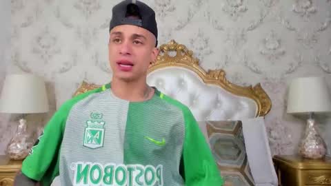 Chris online show from 12/04/25, 07:22