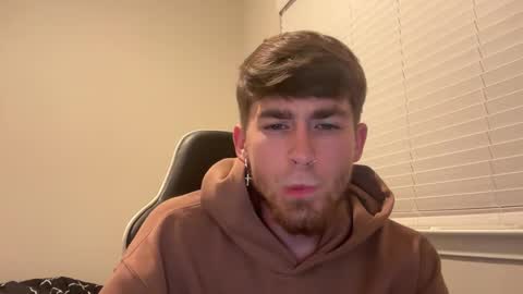 Snapshot of chrisoncam01 chatting on 10/21/25, 04:35 chrisoncam01 online show from 10/21/25, 04:35