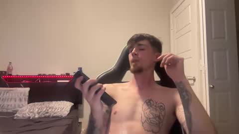 Snapshot of chrisoncam01 chatting on 01/06/26, 03:43 chrisoncam01 online show from 01/06/26, 03:43