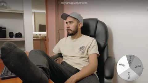 Snapshot of chrissmithin5 chatting on 11/14/25, 03:05 Cardamomo online show from 11/14/25, 03:05