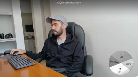 Snapshot of chrissmithin5 chatting on 11/16/25, 03:28 Cardamomo online show from 11/16/25, 03:28