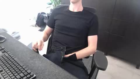 Snapshot of christianbyh chatting on 09/18/25, 08:16 Chris online show from 09/18/25, 08:16