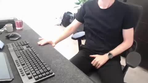 Snapshot of christianbyh chatting on 09/22/25, 08:05 Chris online show from 09/22/25, 08:05