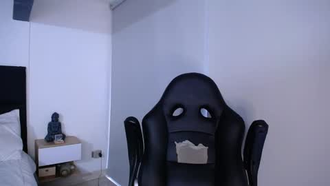 Snapshot of christianvalenzia chatting on 02/19/25, 12:44 Christian online show from 02/19/25, 12:44