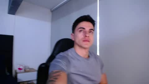 Snapshot of christianvalenzia chatting on 10/12/25, 12:59 Christian online show from 10/12/25, 12:59