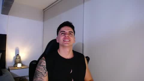 Snapshot of christianvalenzia chatting on 10/15/25, 03:06 Christian online show from 10/15/25, 03:06