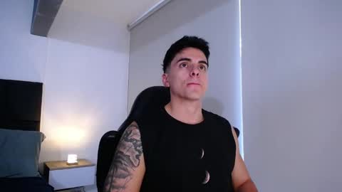 Snapshot of christianvalenzia chatting on 10/15/25, 03:12 Christian online show from 10/15/25, 03:12