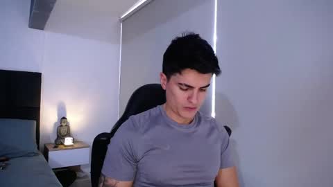 Snapshot of christianvalenzia chatting on 11/10/25, 02:49 Christian online show from 11/10/25, 02:49