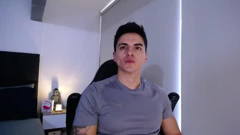 Snapshot of christianvalenzia chatting on 11/13/25, 02:49 Christian online show from 11/13/25, 02:49