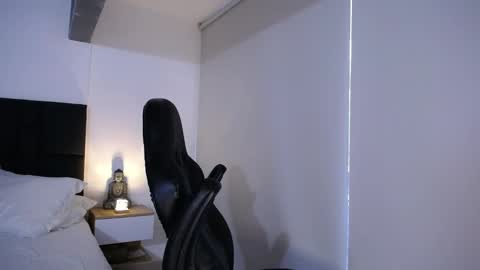 Snapshot of christianvalenzia chatting on 12/15/25, 08:02 Christian online show from 12/15/25, 08:02