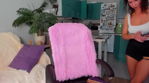 Chris online show from 09/08/25, 02:49