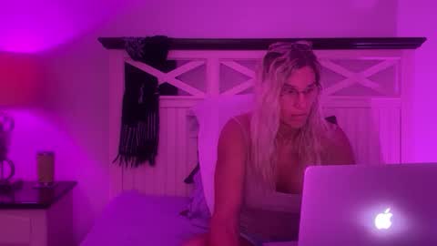 Snapshot of christinabruce chatting on 10/03/25, 04:59 Chris Tina Bruce online show from 10/03/25, 04:59