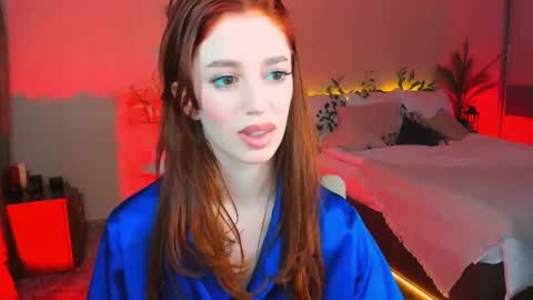 christinaconteeree online show from 11/21/25, 07:56
