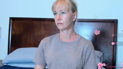 Snapshot of christine_35 chatting on 01/07/25, 07:17 Christine - online show from 01/07/25, 07:17