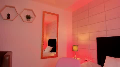 Christine  online show from 12/01/25, 12:10