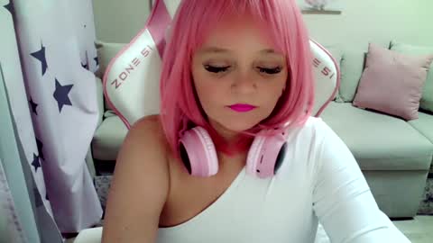 Snapshot of christirose chatting on 12/14/24, 06:41 Christi online show from 12/14/24, 06:41