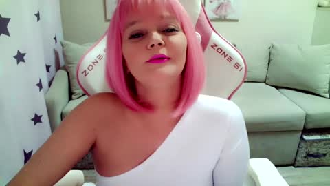 Snapshot of christirose chatting on 02/09/25, 10:09 Christi online show from 02/09/25, 10:09