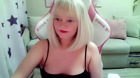 Snapshot of christirose chatting on 09/17/25, 08:16 Christi online show from 09/17/25, 08:16