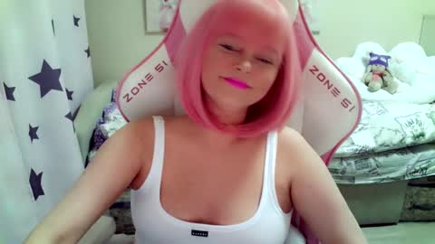 Snapshot of christirose chatting on 10/13/25, 06:13 Christi online show from 10/13/25, 06:13