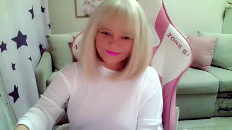 Snapshot of christirose chatting on 11/01/25, 10:17 Christi online show from 11/01/25, 10:17