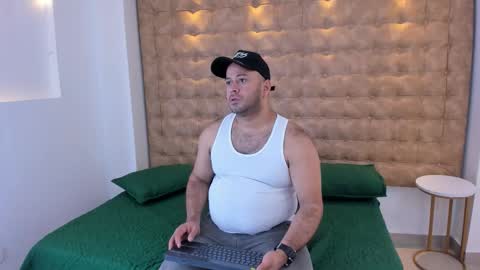 christopher_cruz_ online show from 11/23/25, 08:30