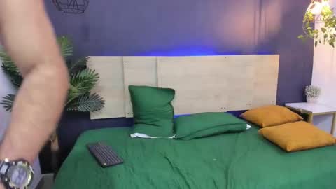 christopher_cruz_ online show from 11/27/25, 11:07