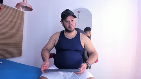 christopher_cruz_ online show from 12/01/25, 08:36