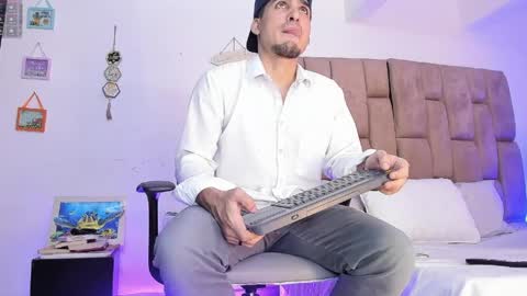 christopher online show from 05/30/26, 08:06