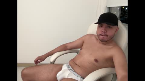 Snapshot of christopherdav chatting on 12/04/24, 04:21 Chris online show from 12/04/24, 04:21