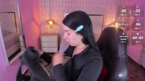 Snapshot of christy_teigen chatting on 10/28/25, 07:27 CHRISTY online show from 10/28/25, 07:27