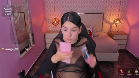 Snapshot of christy_teigen chatting on 12/04/25, 07:44 CHRISTY online show from 12/04/25, 07:44