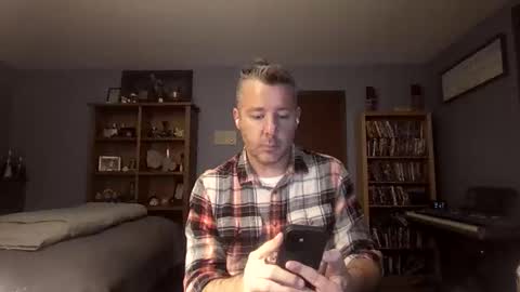 Snapshot of chrisw8121 chatting on 11/23/25, 10:04 chrisw8121 online show from 11/23/25, 10:04