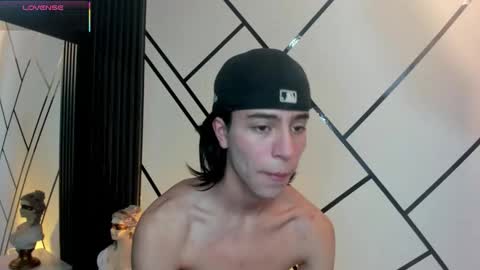 chrristopher77 online show from 09/15/25, 04:18