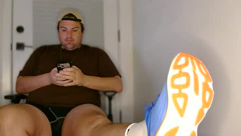 Snapshot of chubbygaymanbigfeet chatting on 05/24/26, 07:57 ChubbyGayManBigFeet online show from 05/24/26, 07:57