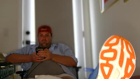 Snapshot of chubbygaymanbigfeet chatting on 05/24/26, 08:47 ChubbyGayManBigFeet online show from 05/24/26, 08:47