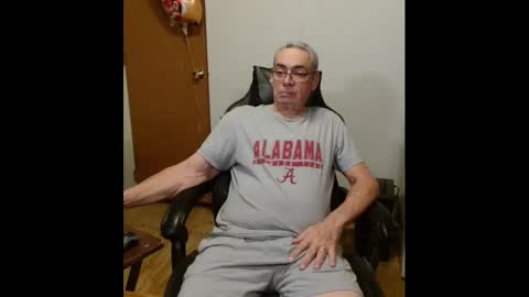 Snapshot of chubbyguy00054 chatting on 02/16/25, 05:37 chubbyguy00054 online show from 02/16/25, 05:37