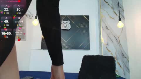 ...   ... online show from 11/03/25, 04:03