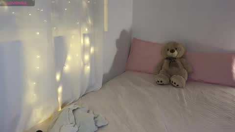 Snapshot of cielo_18d chatting on 01/18/25, 04:37 Mia online show from 01/18/25, 04:37