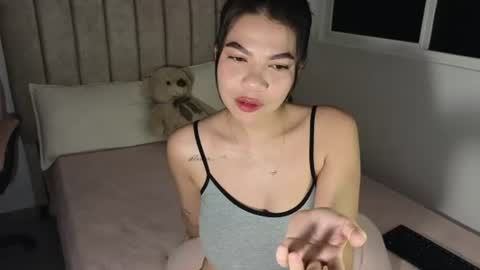 Snapshot of cielo_18d chatting on 06/15/26, 04:04 Mia online show from 06/15/26, 04:04