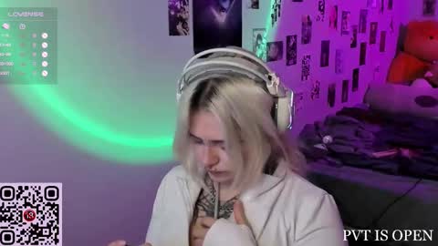 Snapshot of cigaretteduringsex chatting on 12/17/25, 03:07 Helen and Teya online show from 12/17/25, 03:07